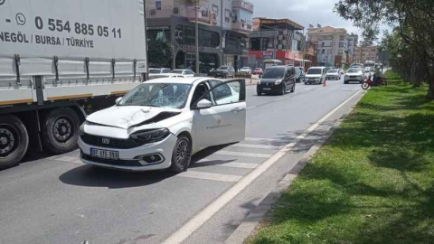 Hızla çarptığı yaşlı adamı metrelerce savurdu