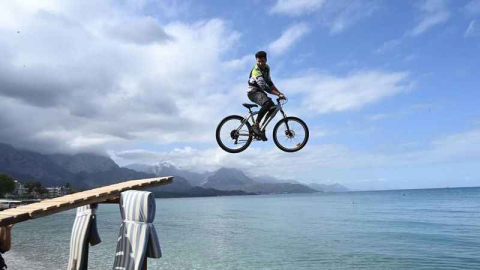 Gökyüzünden denize pedal çevirdiler