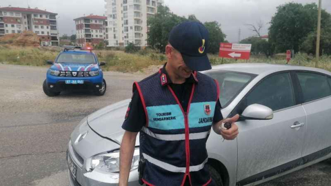 Bitkin kırlangıca uzman jandarma şefkati