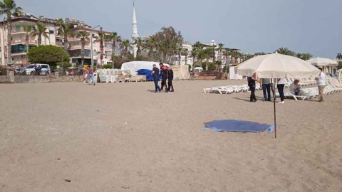 Alanya'da bir turist sahilde ölü bulundu