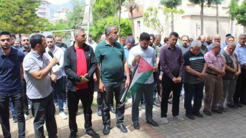 Gazze'de hayatını kaybedenler için gıyabi cenaze namazı kılındı