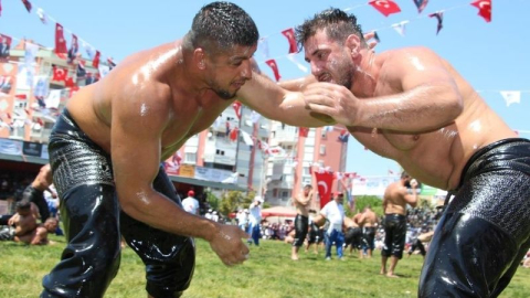 Kumluca’da başpehlivan Fatih Atlı