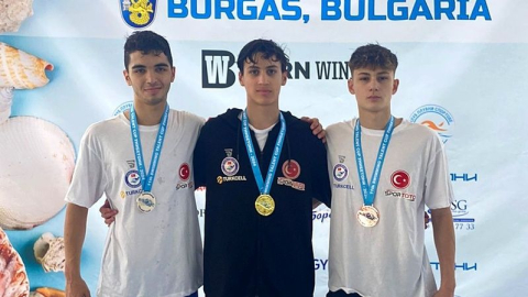 Milli kulaçlardan Bulgaristan’da 4 madalya 