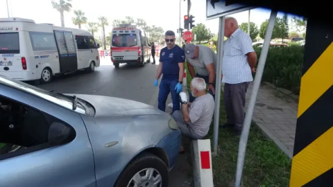 Motosiklet otomobile çarptı, 1’i ağır 3 kişi yaralandı