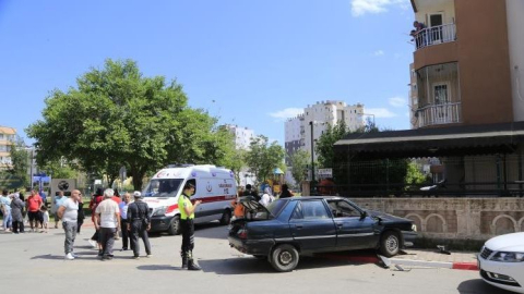 Hurdaya dönen araçtan çıkan bebek ve çocuğa '112 Acil Anne'