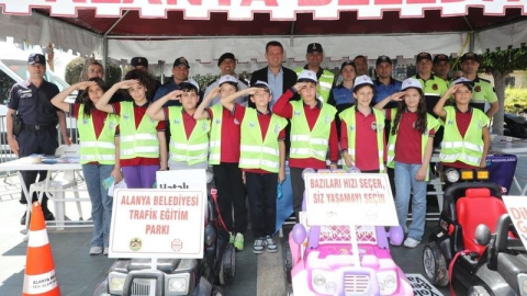 Alanya’da trafik haftasında öğrenciler bilgilendirildi