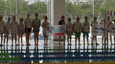 Elit Koleji'nin Anna Arife'si havuzun kraliçesi oldu