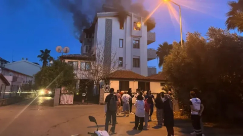 Yangın paniğiyle sokağa döküldüler