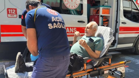  Yürürken protez bacağı çıkan yaşlı adamın zor anları