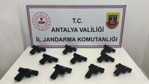 Antalya'ya il dışından ruhsatsız tabanca sokan 1 kişi tutuklandı