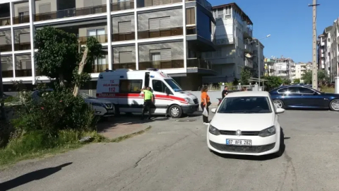 Eski Hisar'da motosiklet otomobile çarptı