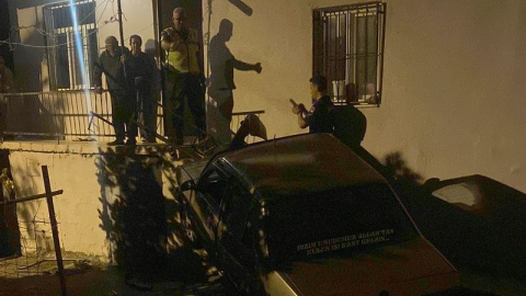 Otomobil binaya çarptı