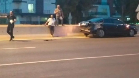 Antalya'da 'Allah korumuş' dedirten 4 araçlı zincirleme kaza