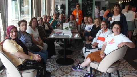 Antalya'da tatilcilere yağmur sürprizi