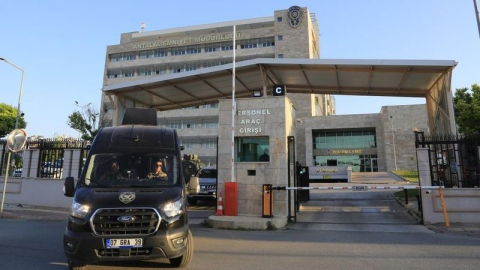  25 adrese 450 personelle eş zamanlı şafak operasyonu yapıldı