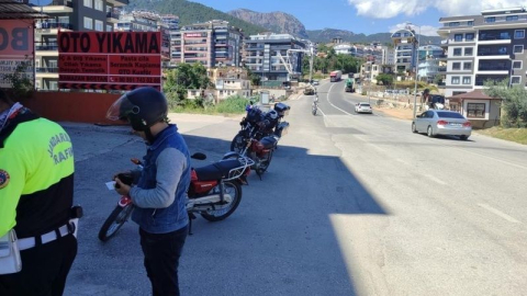 Alanya’da 5 motosiklet trafikten men edildi