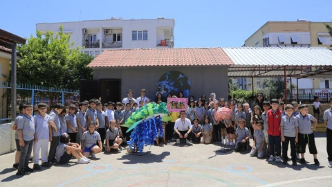 Atık maddelerden heykel yaptılar