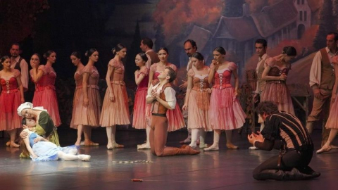 Giselle' balesi, son temsilini kapalı gişe sahneledi