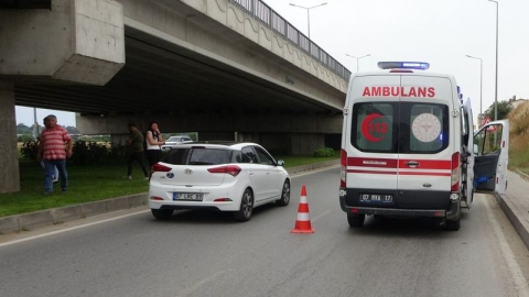 Hareket halindeki aracın önüne atlayıp yaralandı