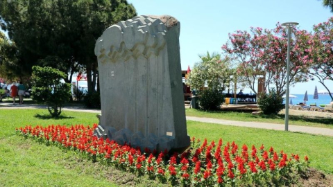 Alanya’da 571 bin 250 çiçek toprakla buluştu