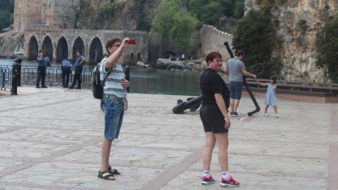 Alanya’ya 180 turist gemiyle geldi