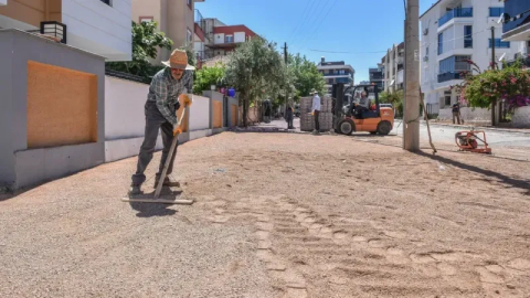 Ayanoğlu ve Demirel’e kaldırım hizmeti