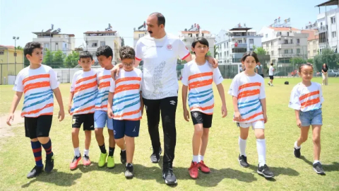 Başkan Kotan, çocuklarla futbol sahasında buluştu