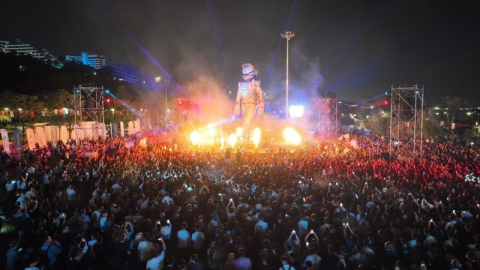 Antalya 19 Mayıs'ı Burak Yeter'le kutladı