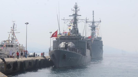 Sahil Güvenlik ve savaş gemileri ziyarete açıldı