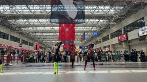  Antalya Havalimanı’nda 19 Mayıs coşkusu