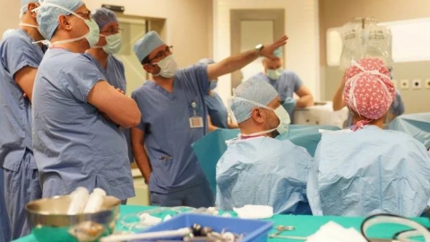 Türk üroloji hekimlerinden yabancı doktorlara eğitim