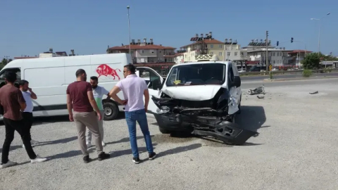 Araçlar hurdaya döndü: 2 yaralı