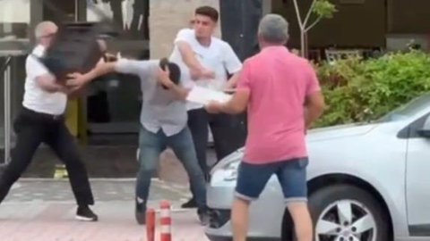 Bıçaklı tehdidin sonu, meydan dayağı oldu