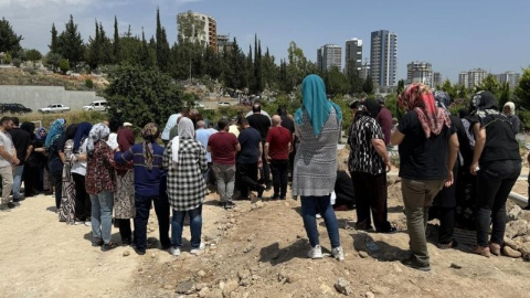 Okul müdürünün darp ettiği yaşlı adam gözyaşları arasında son yolculuğuna uğurlandı