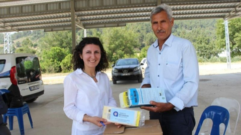 Büyükşehir'den 3 mahalleye 18 bin 200 yapışkan tuzak desteği