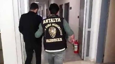 Kendisini avukat olarak tanıttı