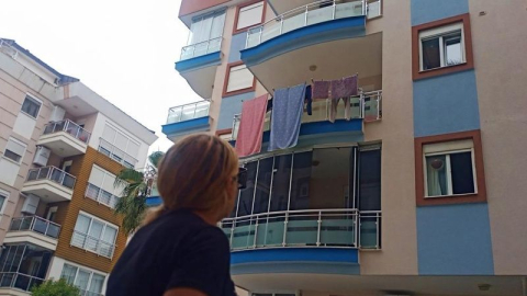 Kiracısı lüks içinde, kendisi depoda yaşıyor