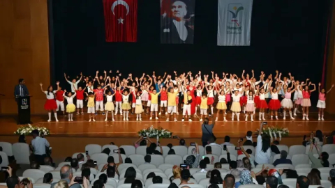 Manavgat Belediyesi Eğitim Kurumları'ndan yıl sonu gösterisi