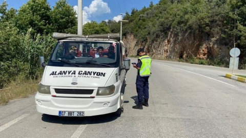 Alanya’da 10 araca trafikten men cezası