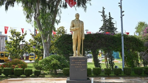 Kepez Belediyesi Atatürk Anıtı’nı bakıma aldı