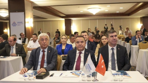 Başkan Böcek Akdeniz Belediyeler Birliği Başkanlığı'na seçildi