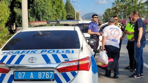 Sahte plakalı ambulansta kaçak sigara yakalandı