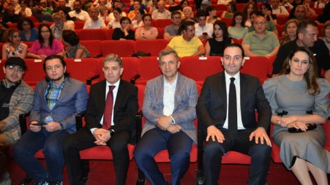 Hakimler, avukatlar ve adli personelinden oluşan koro büyük beğeni topladı