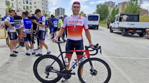 Antalyaspor'un pedalcilerinden Acar’dan birincilik