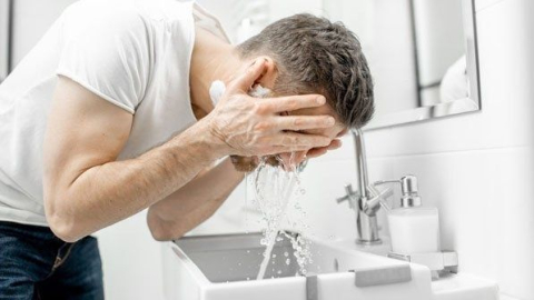 Cilt temizliğinde sıcak suya yanaşmayın