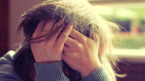 Geçmişe takıntısı ve gelecek endişesine dikkat