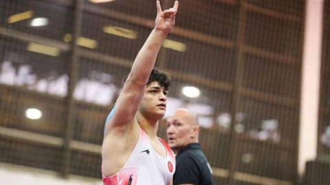 Avrupa Şampiyonu Alperen Berber'den de bozkurt selamı