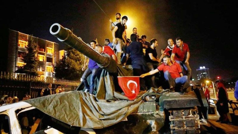 Meydana çıkıyoruz