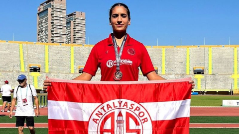 Genç Akrepler İzmir’den derecelerle döndü