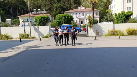 Uyuşturucu krizine girince çaldığı araçla Antalya’ya gitti